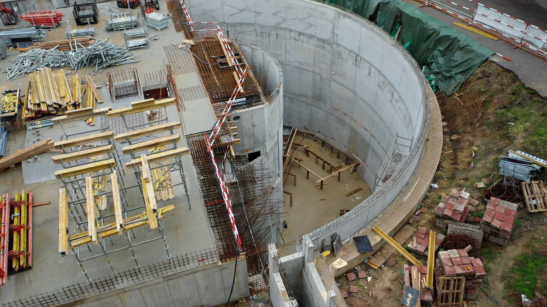 Garaza u Vlajkovicevoj SS1.jpg